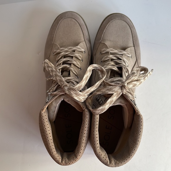 Soul society faux leather lace up cushioned foot bed ankle boots, size 8 - Picture 4 of 7